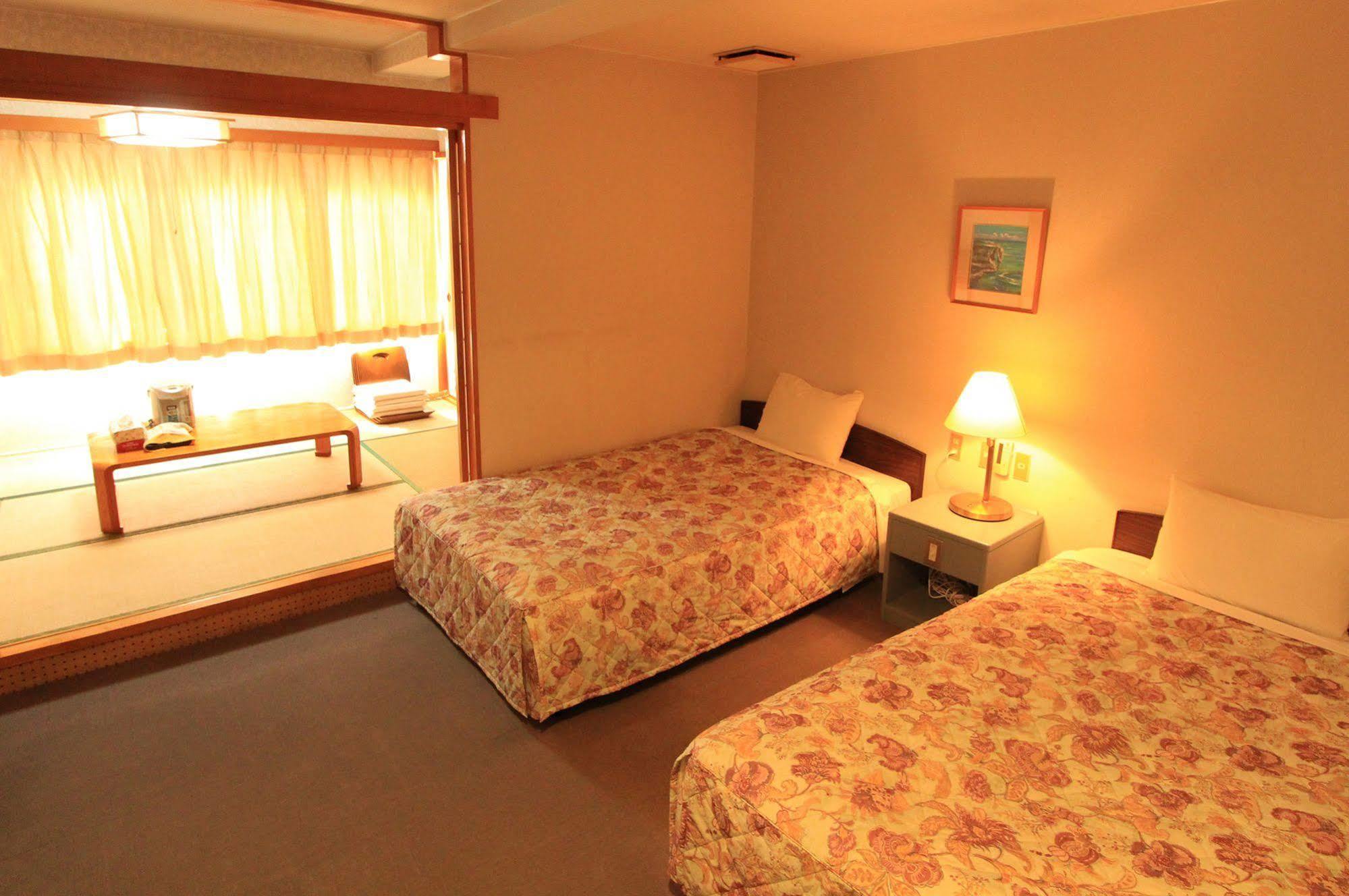 Pension Moon Villa Onna Esterno foto